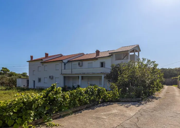4 Bedroom Gorgeous In Lägenhet *