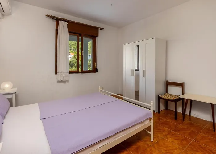 4 Bedroom Gorgeous In Lägenhet