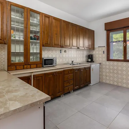 4 Bedroom Gorgeous In