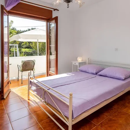 4 Bedroom Gorgeous In Lägenhet