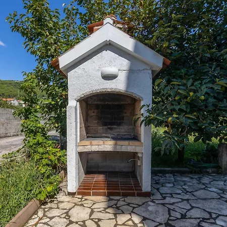 4 Bedroom Gorgeous In Lägenhet