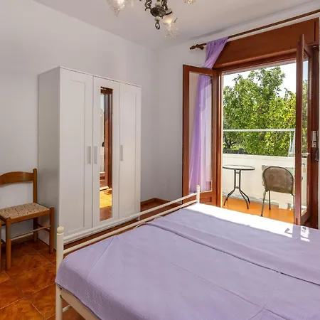 Lägenhet 4 Bedroom Gorgeous In Banjol