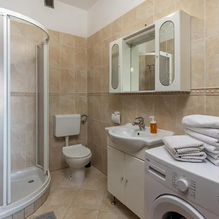 Lägenhet 4 Bedroom Gorgeous In *