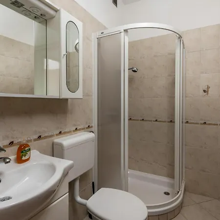 Lägenhet 4 Bedroom Gorgeous In Banjol