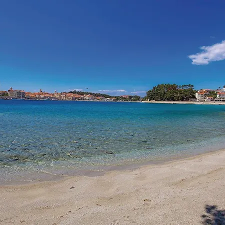 Lägenhet 4 Bedroom Gorgeous In Banjol