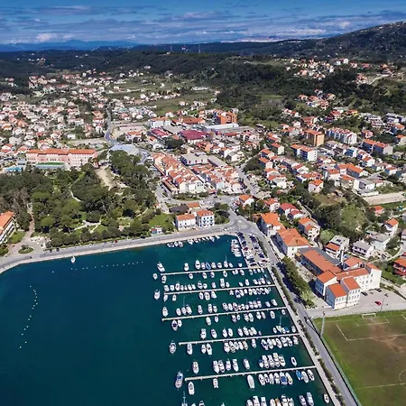 Lägenhet 4 Bedroom Gorgeous In