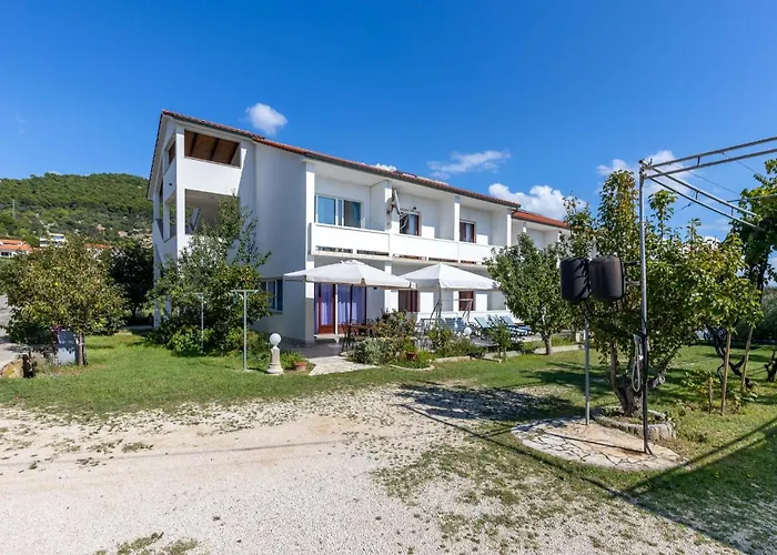 4 Bedroom Gorgeous In Apartment Banjol