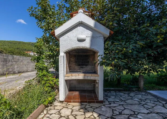 4 Bedroom Gorgeous In Apartamento