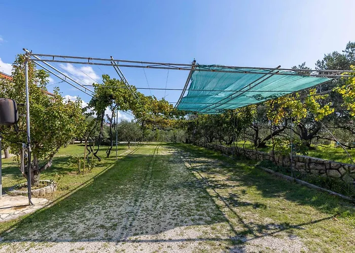 4 Bedroom Gorgeous In Banjol