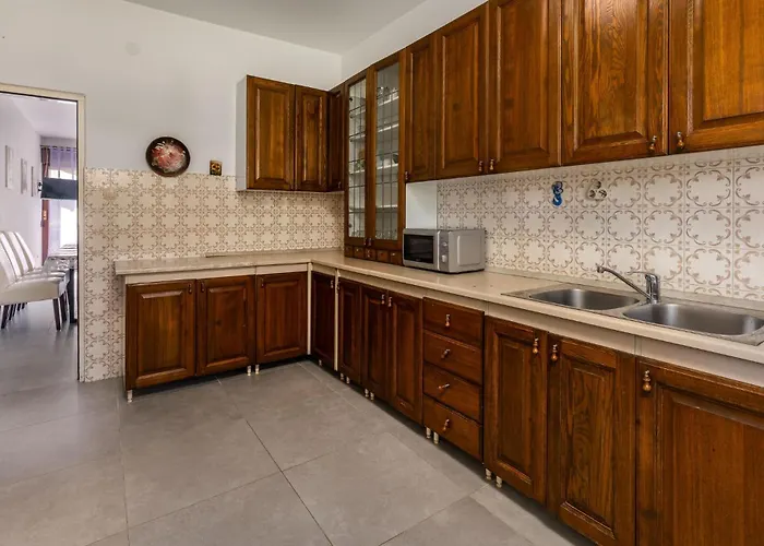 Apartamento 4 Bedroom Gorgeous In Banjol