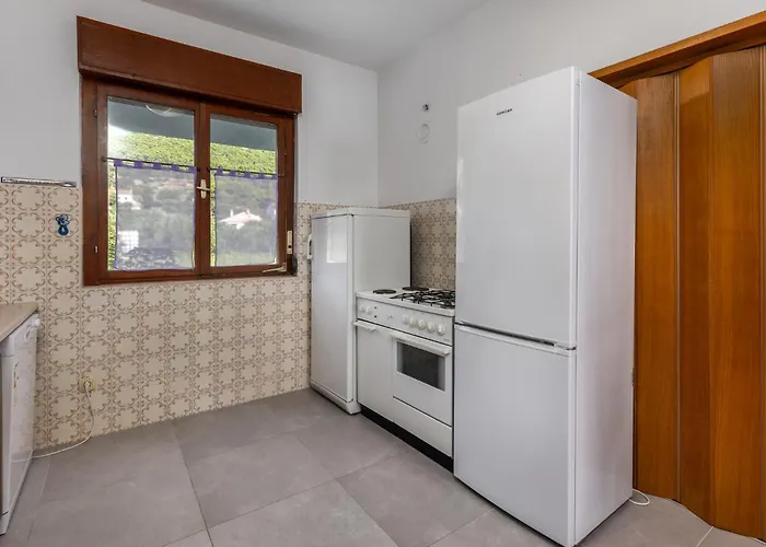 Apartamento 4 Bedroom Gorgeous In Banjol