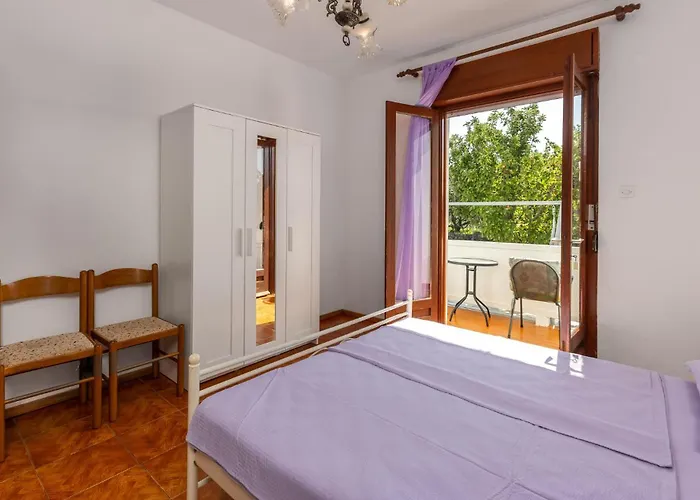 Apartamento 4 Bedroom Gorgeous In Banjol