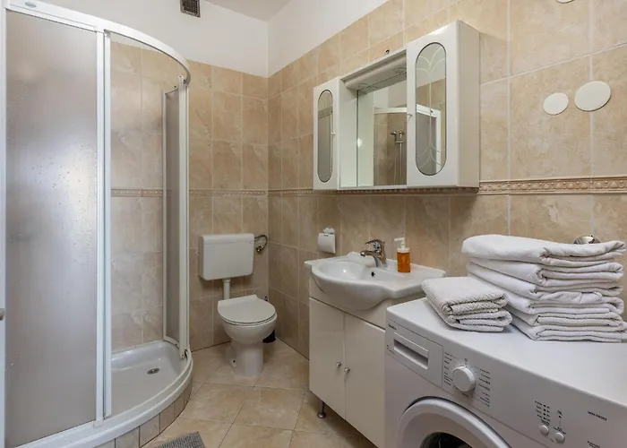 Apartamento 4 Bedroom Gorgeous In *