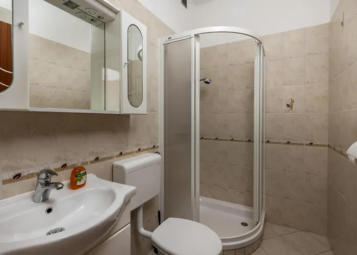 Apartamento 4 Bedroom Gorgeous In Banjol