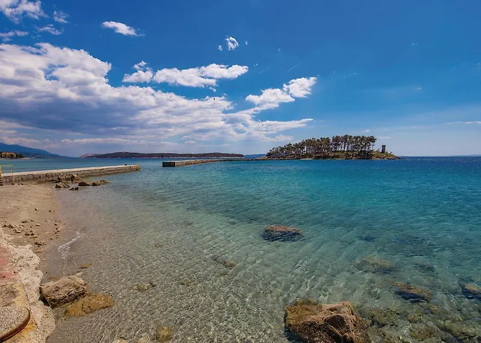 4 Bedroom Gorgeous In Apartamento Banjol